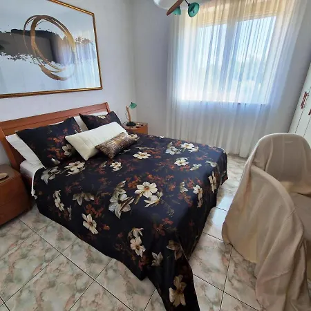 Luxury Apartment *